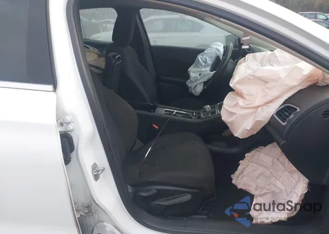 2015 Chrysler 200 Limited z USA, uszkodzony, nr VIN 1C3CCCAB6FN658007